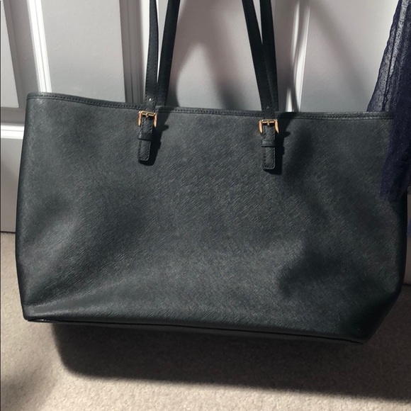 Michael Korea’s Jet Set purse - Picture 3 of 8